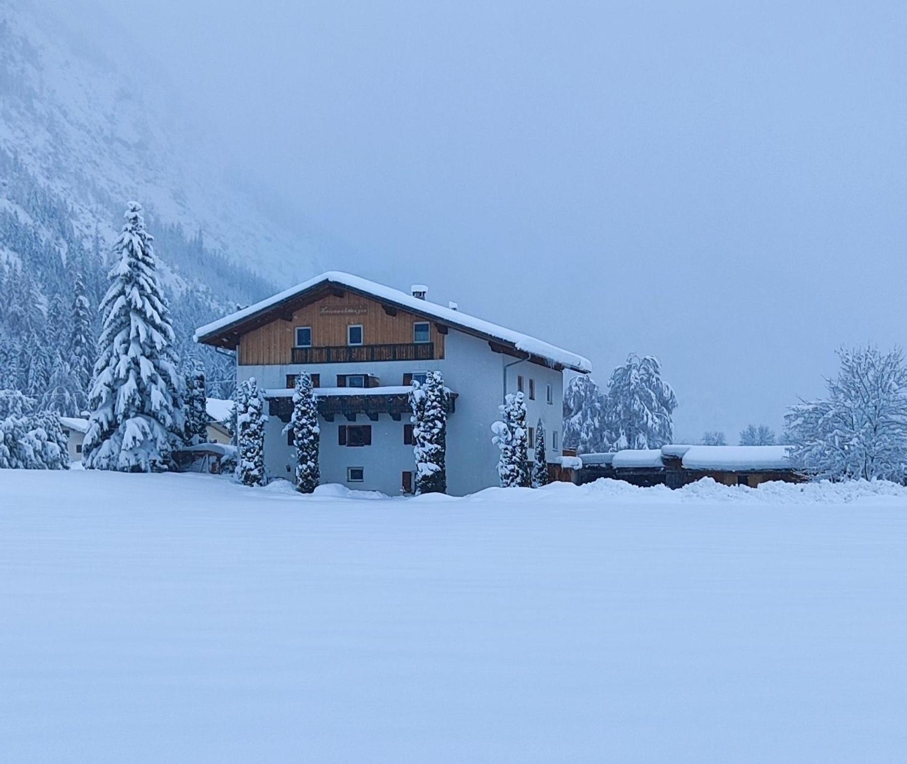 Ferienhaus Lechtaler Alpen Bach  Exterior photo